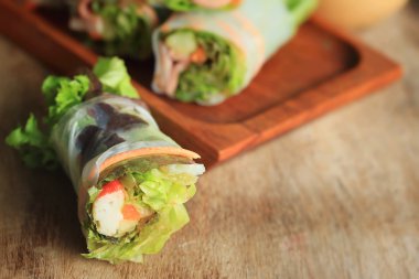 salata sebze ile rulo 