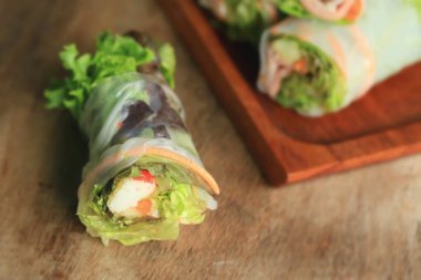 salata sebze ile rulo 