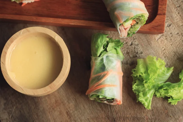 Salatbrötchen mit Gemüse — Stockfoto