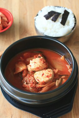 Kimchi çorbası - Kore yemeği