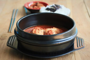 Kimchi çorbası - Kore yemeği