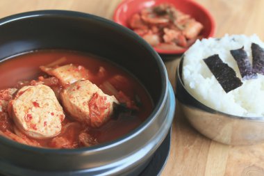 Kimchi çorbası - Kore yemeği