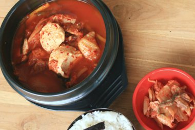 Kimchi çorbası - Kore yemeği