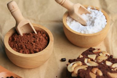 Kaju fıstığı ile çikolatalı kek