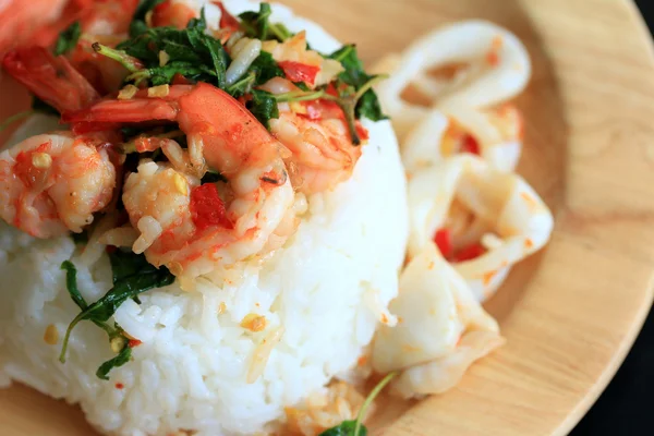 Camarones mariscos albahaca arroz —  Fotos de Stock