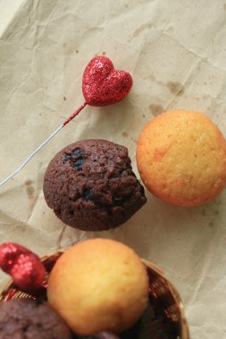 Çikolatalı kek kırmızı kalp