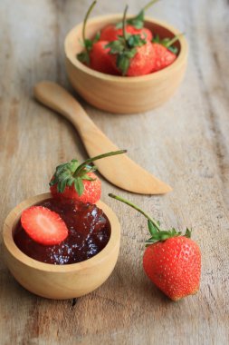 Çilek reçeli taze meyve
