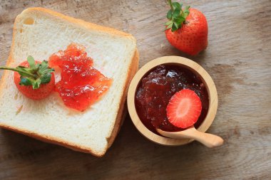 Çilek reçeli taze meyve
