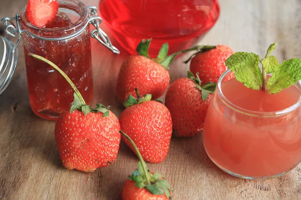 Mermelada de fresa con jugo —  Fotos de Stock