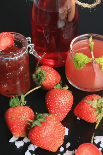 Strawberry jam with juice — Stock Photo, Image