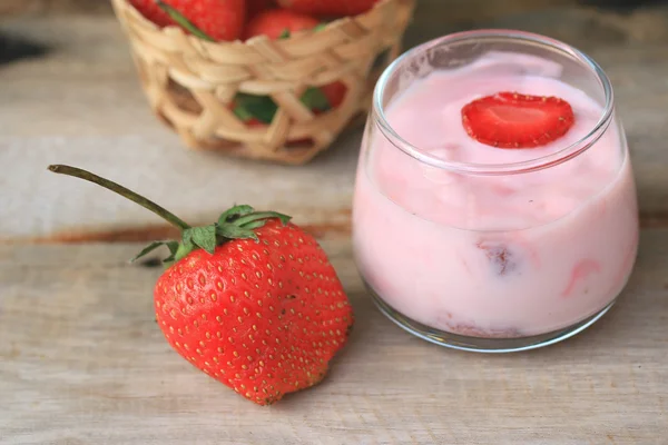 Yogurt smoothie fresh strawberry — Stock Photo, Image