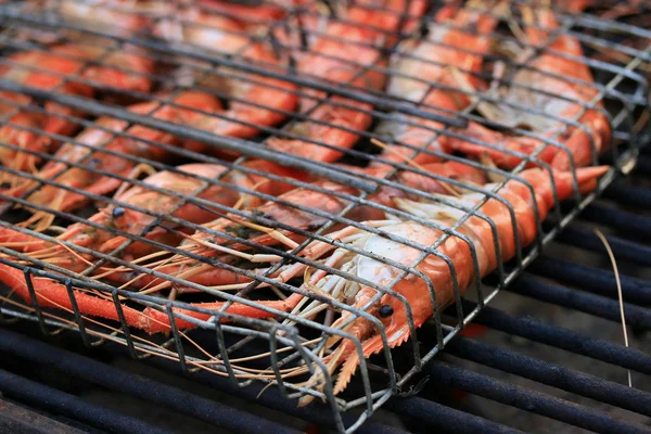 Grilled shrimp at market — Stock Photo, Image