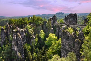 Almanya. Bastei Köprüsü, Saksonya, Milli Parkı. Sakson İsviçre