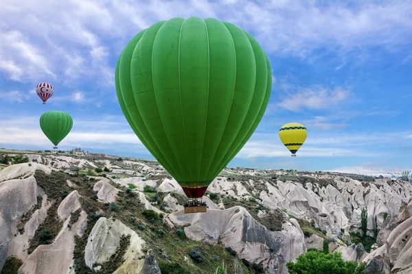 Balões voadores, Capadócia, Turquia. Parque nacional de Goreme — Fotografia de Stock