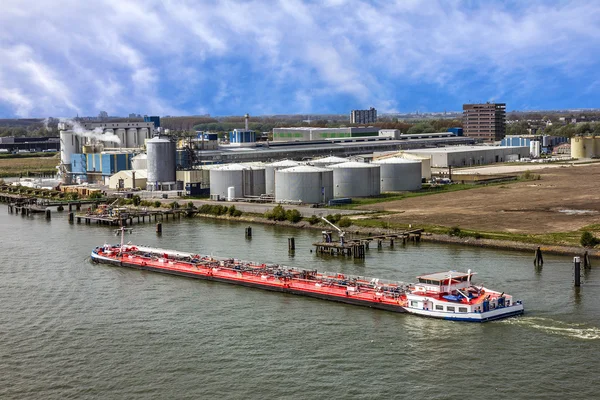 Rotterdam, terminal dei porti cisterna e nave da carico, petroliera, Net — Foto Stock