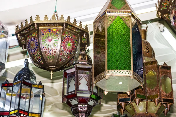 Arabské lampy. Marocká orientální tradiční suvenýry — Stock fotografie