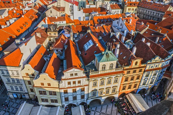 PRAGA, REPÚBLICA CHECA - 3 DE MAYO DE 2016: Plaza Staromestska en Praga, República Checa — Foto de Stock