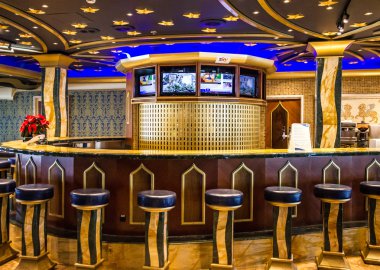 Cruise gemisi Costa - 24 Haziran 2016: Modern iç mekan, Cruise gemisi Costa Mediterranea bar 