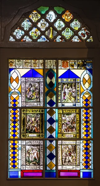 SINTRA, PORTUGAL - MAY 4, 2016: Vitrage window in church of famous Sintra palace, Portugal — Stock Photo, Image