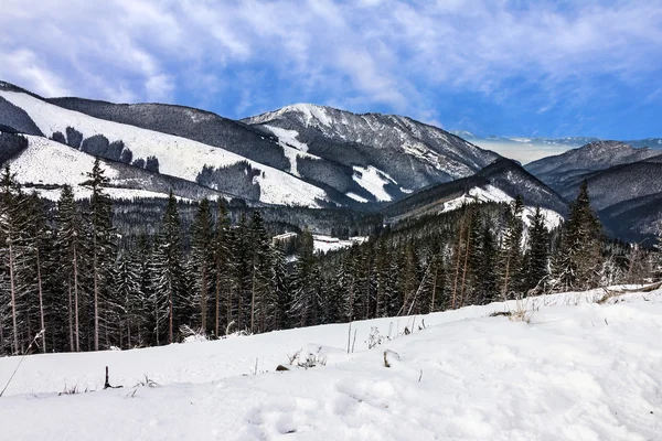 Paisagem montanhosa, resort de inverno Jasna, Tatras, Eslováquia . — Fotografia de Stock