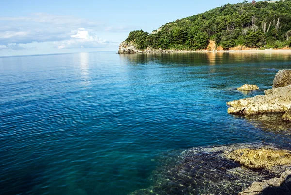 Praia do mar Adriático no verão, Budva, Montenegro . — Fotografia de Stock