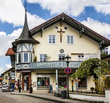Bavyera, Almanya - 2 Mayıs 2016: Köy Oberammergau küçük kilisede