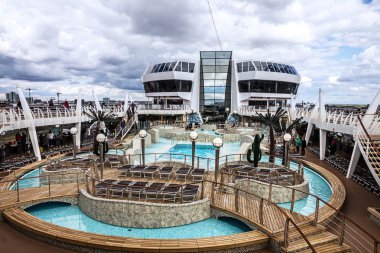 Cruise Liner Splendida - 2 Mayıs 2016: Yüzme Havuzu cruise liner Splendida