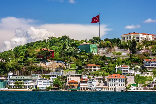 イスタンブール、トルコのボスポラス海峡海辺. — ストック写真
