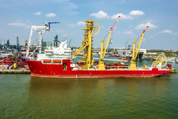 Cargo vessel in sea port, Rotterdam, Netherlands. — Stock Photo, Image