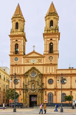 Kadiz, İspanya. Katedral kilise kare  