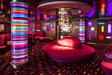 Cruise Gemi Splendida - 15 Temmuz 2016: İç cruise liner Splendida, bar