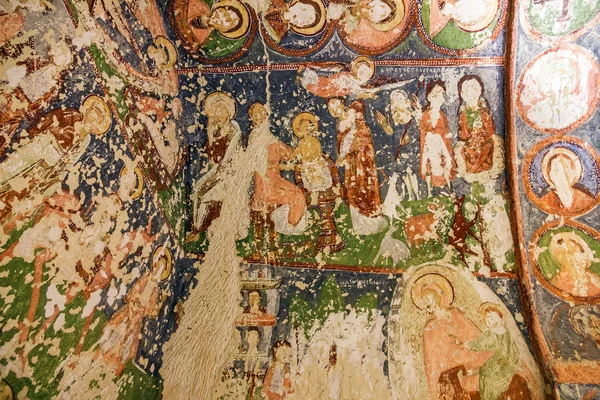 Кападдокия, ТУРЦИЯ - 17 июля 2016 года: Раннехристианская фреска в пещерной православной церкви El Nazar — стоковое фото