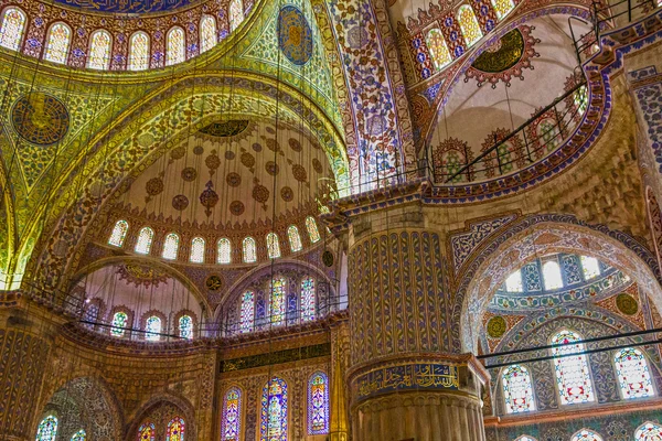 Istanbul, Türkiye - 2 Mayıs 2016: Sultanahmet Camii, Sultanahmet, Istanbul, Türkiye'nin iç görünüm — Stok fotoğraf