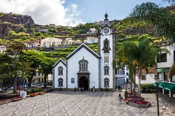 MADEIRA, PORTUGAL - 9 de julio de 2016: Isla de Madeira, Portugal. Catedral edificio de la iglesia — Foto de Stock