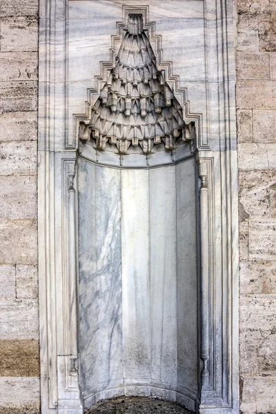 Antiguo nicho en el centro de Estambul cerca de la mezquita Blue, Turquía — Foto de Stock