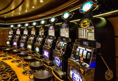 Cruise Liner Splendida - 3 Temmuz 2016: Casino kumar. Oyun slot makineleri Cruise liner Splendida olarak
