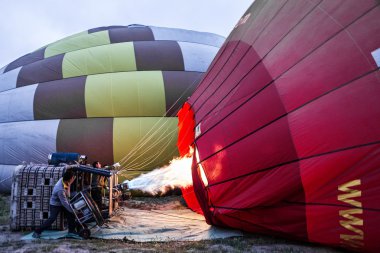 Göreme, Türkiye - 20 Temmuz 2016: Balon - enflasyon uçuş için hazırlık pompa