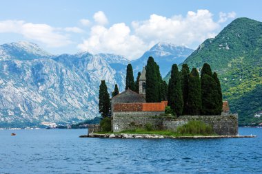Deniz manzarası, manastır Adası Perast, Karadağ.