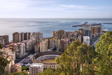 Malaga şehir, İspanya. Bullring ve liman.
