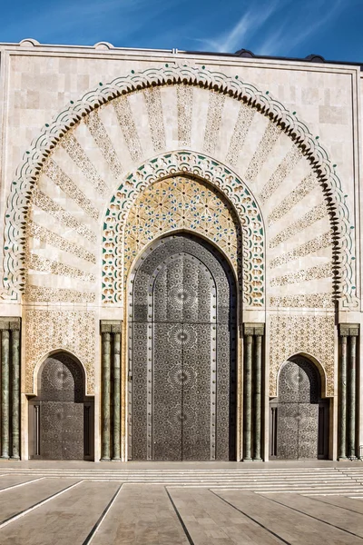 Casablanca, Marokko. Moskee gebouw deuren — Stockfoto