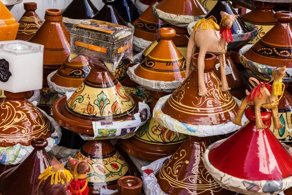 Ceramicl gebruiksvoorwerp op de Marokkaanse markt, tajines — Stockfoto