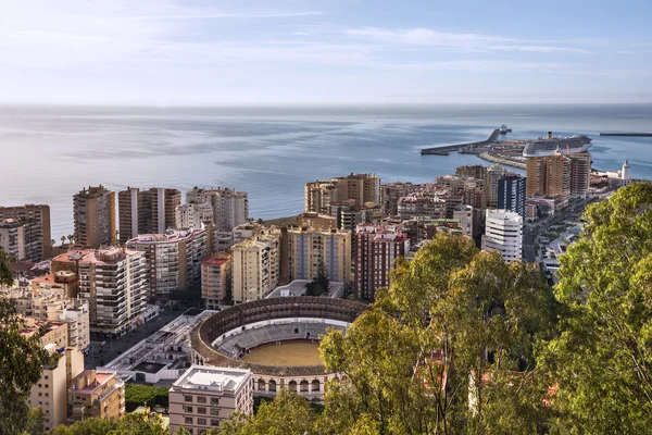 Málaga ciudad, España. Plaza de toros y puerto . — Foto de Stock