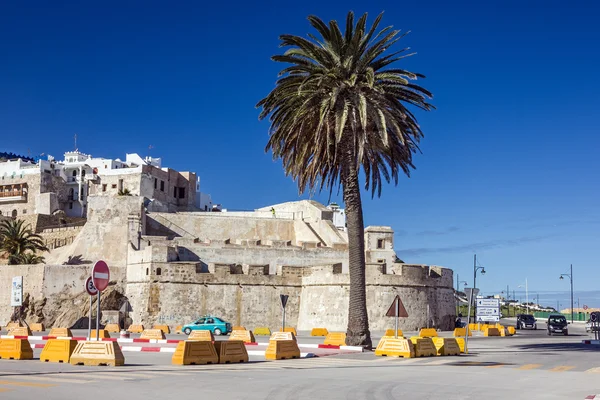 Marrocos, Tanger - 31 de julho de 2016: Fortaleza antiga na cidade velha . — Fotografia de Stock