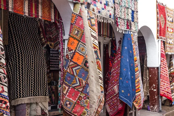 Marokkaanse tapijten op de markt, Marokko, Casablanca. — Stockfoto