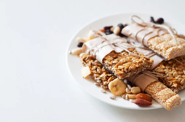 Polietilen, susam, kaşu fındık fıstık granola barlar.