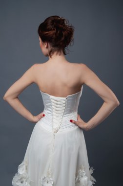 Gelin moda. Arkadan görüntüleyin. Straplez elbise.