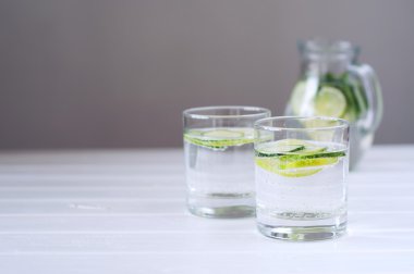 Sassy su. Taze yaz sezonu içki Detoks.