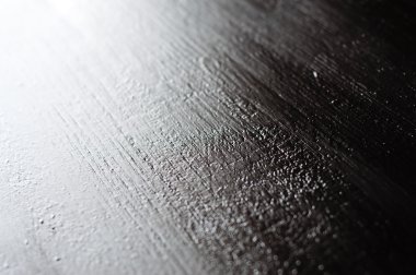 Dokulu siyah ahşap tahta doğal ışık siyah boyalı