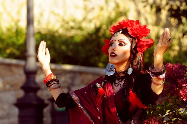 Indian woman with dramatic  makeup — Stock Photo, Image