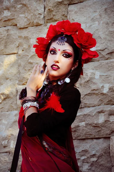Indianka z makijażu dramatyczne — Zdjęcie stockowe